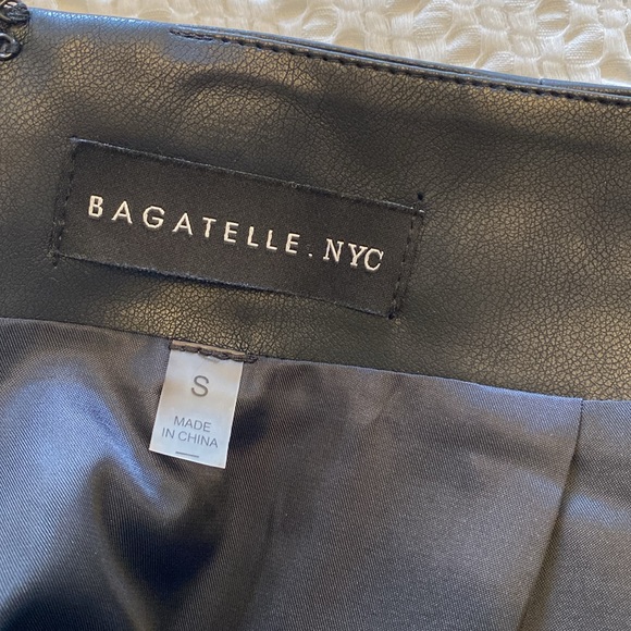 BAGATELLE NYC FAUX LEATHER SKIRT - Picture 5 of 6